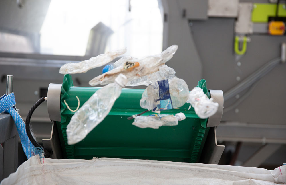 recycling flaschen foerderband
